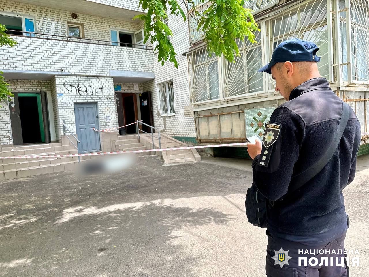 Несподівано напав на дружину і восьмирічну доньку, а потім скоїв суїцид: в Одесі поліцейські розслідують обставини шокуючого випадку