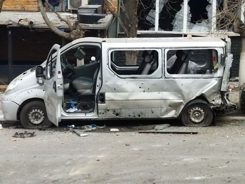 Розстріляні авто й тіла військовослужбовців поблизу офісу Мальтійської служби, березень 2022
