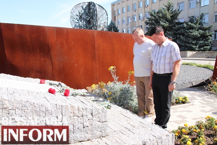 Покладання квітів та екскурсія: в Болграді вшанували пам’ять мільйонів полеглих воїнів у Другій світовій війні