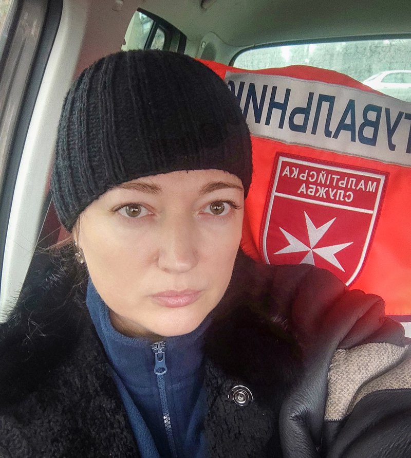 Катерина Сухомлинова у машині Мальтійської служби-