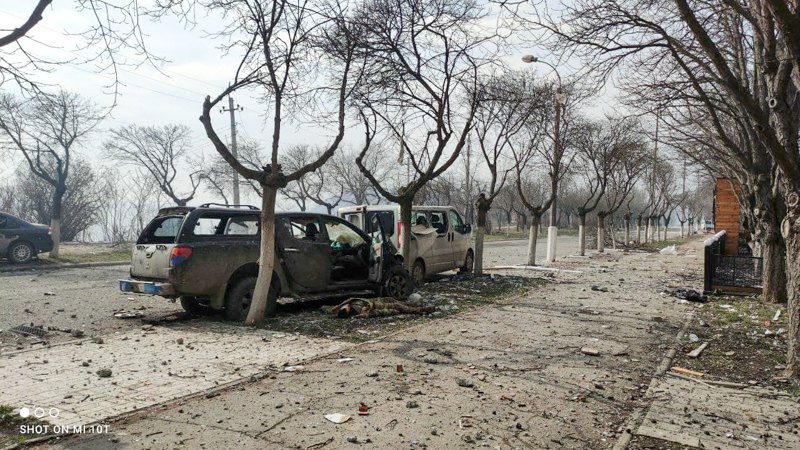 Розстріляні авто й тіла військовослужбовців поблизу офісу Мальтійської служби, березень 2022