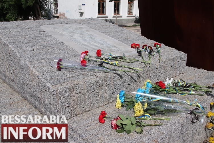 Покладання квітів та екскурсія: в Болграді вшанували пам’ять мільйонів полеглих воїнів у Другій світовій війні