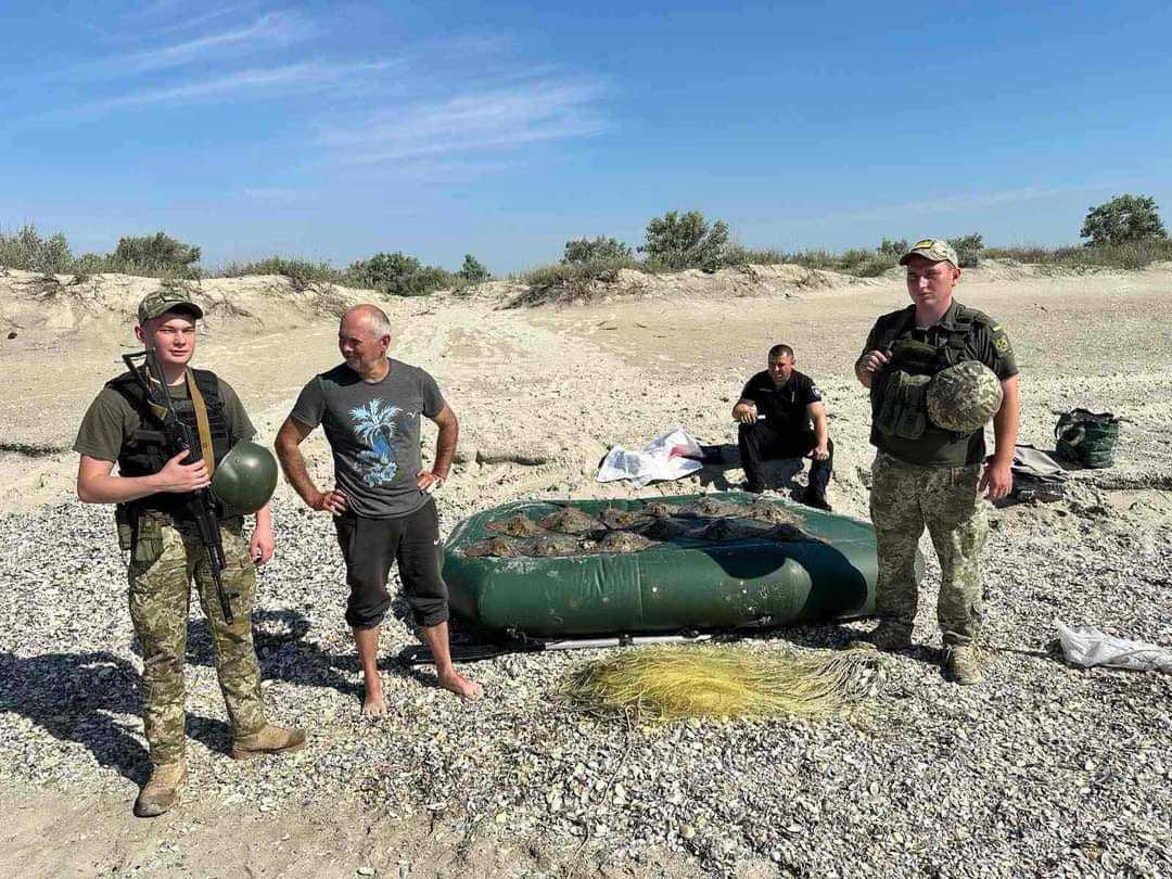 На заповідній території Білгород-Дністровщини викрили двох браконьєрів, які «нарибалили» на майже 500 тисяч гривень