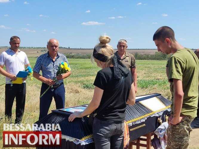 Він так хотів, щоб мати ним пишалася: Болградщина провела в останню путь свого Захисника Артема Будяна