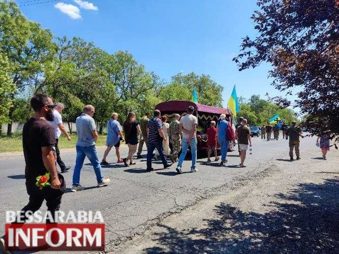 Він так хотів, щоб мати ним пишалася: Болградщина провела в останню путь свого Захисника Артема Будяна