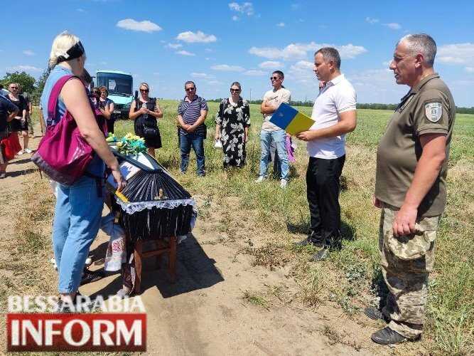 Він так хотів, щоб мати ним пишалася: Болградщина провела в останню путь свого Захисника Артема Будяна