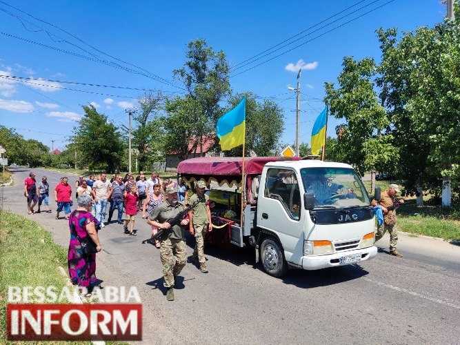 Він так хотів, щоб мати ним пишалася: Болградщина провела в останню путь свого Захисника Артема Будяна