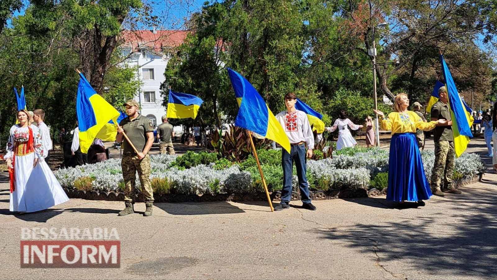 Захоплююча патріотична акція, велопробіг та цікава виставка: як в Аккермані відзначили День Державного Прапора (фото)