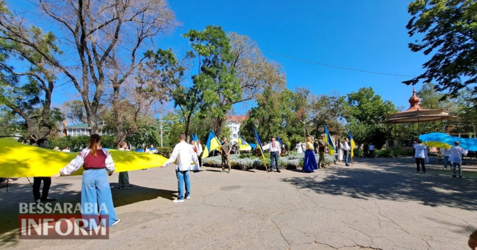 Захоплююча патріотична акція, велопробіг та цікава виставка: як в Аккермані відзначили День Державного Прапора (фото)