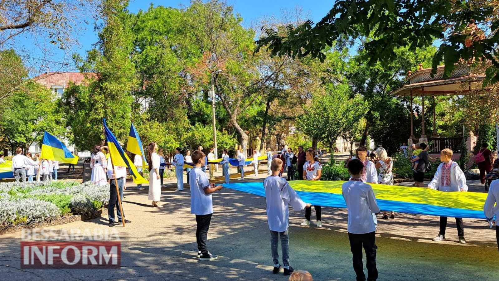 Захоплююча патріотична акція, велопробіг та цікава виставка: як в Аккермані відзначили День Державного Прапора (фото)