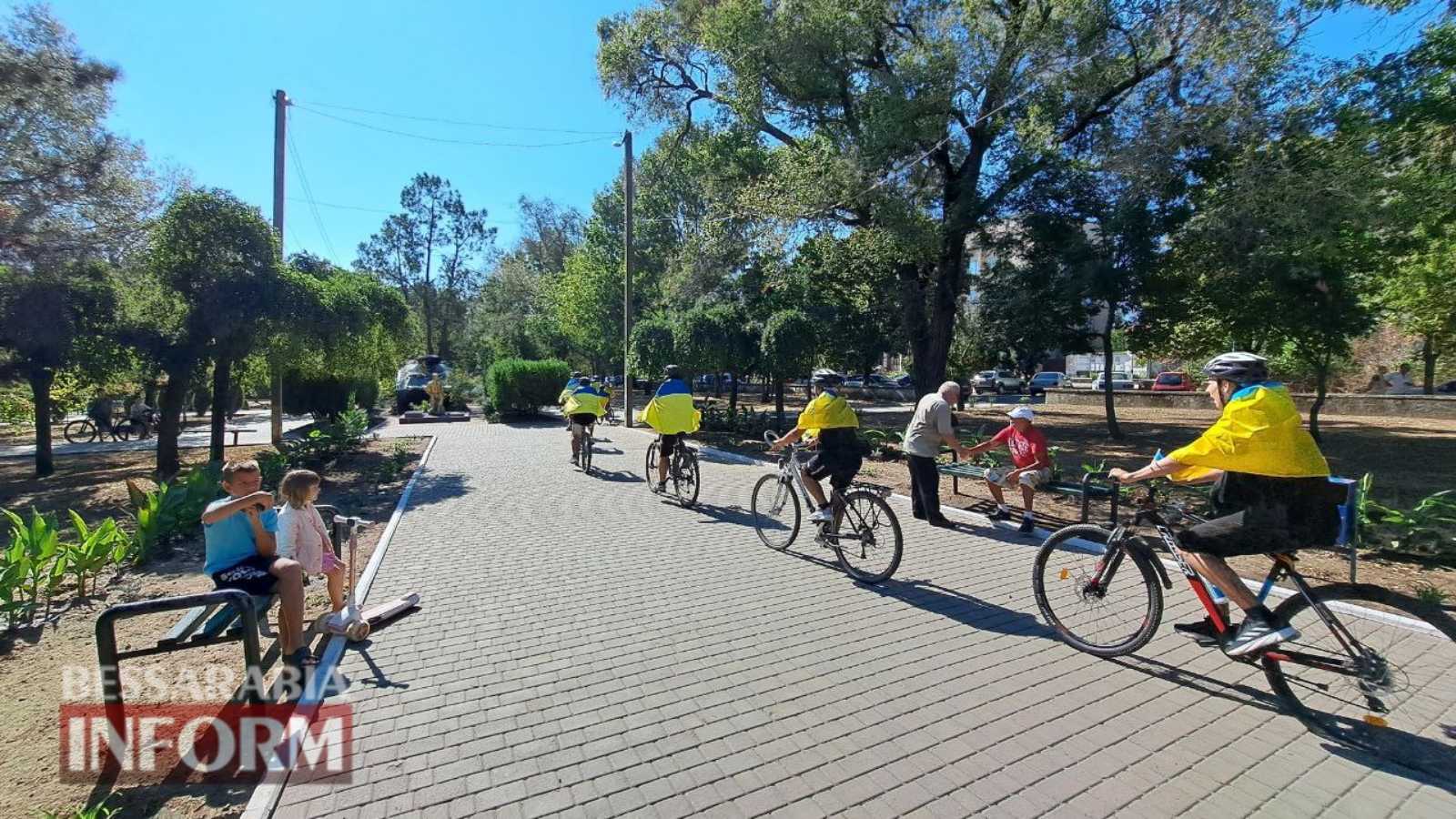 Захоплююча патріотична акція, велопробіг та цікава виставка: як в Аккермані відзначили День Державного Прапора (фото)