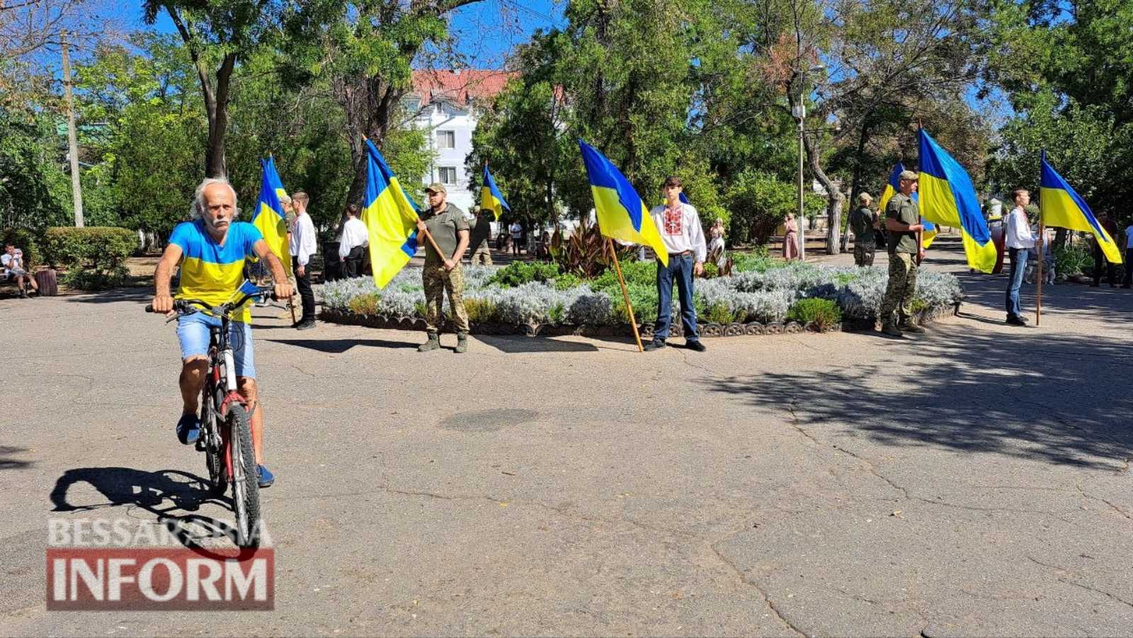 Захоплююча патріотична акція, велопробіг та цікава виставка: як в Аккермані відзначили День Державного Прапора (фото)