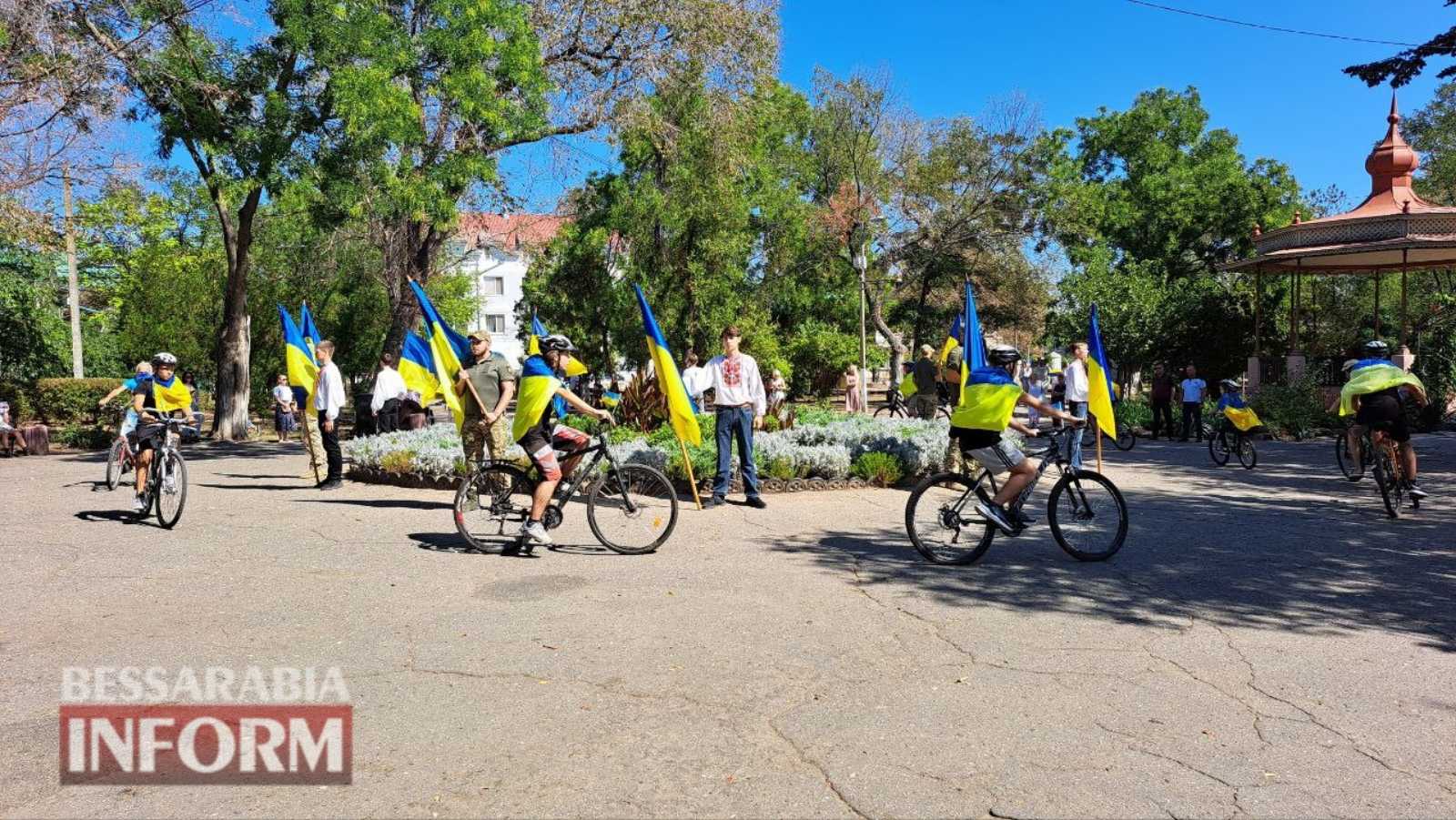 Захоплююча патріотична акція, велопробіг та цікава виставка: як в Аккермані відзначили День Державного Прапора (фото)