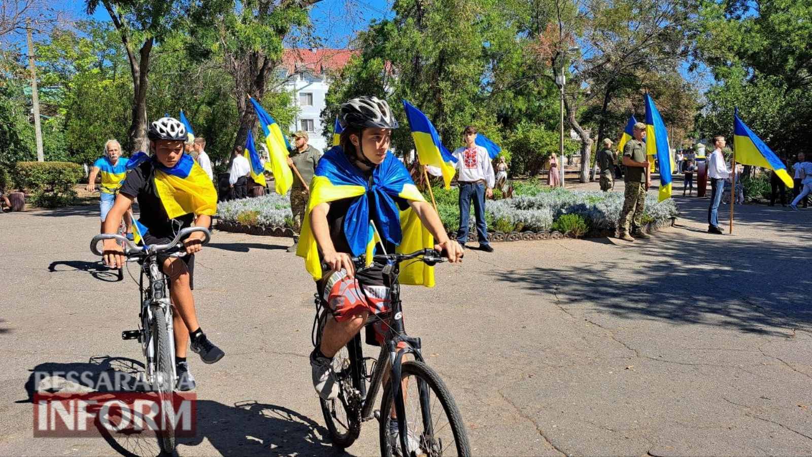 Захоплююча патріотична акція, велопробіг та цікава виставка: як в Аккермані відзначили День Державного Прапора (фото)