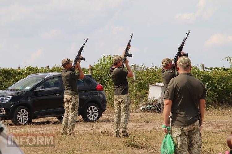 Він до кінця був справжнім патріотом: Болградська громада простилася з прикордонником Сергієм Дачевим