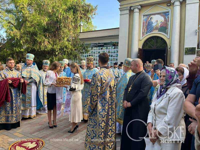 Святкова служба в одеському соборі, зустріч митрополита