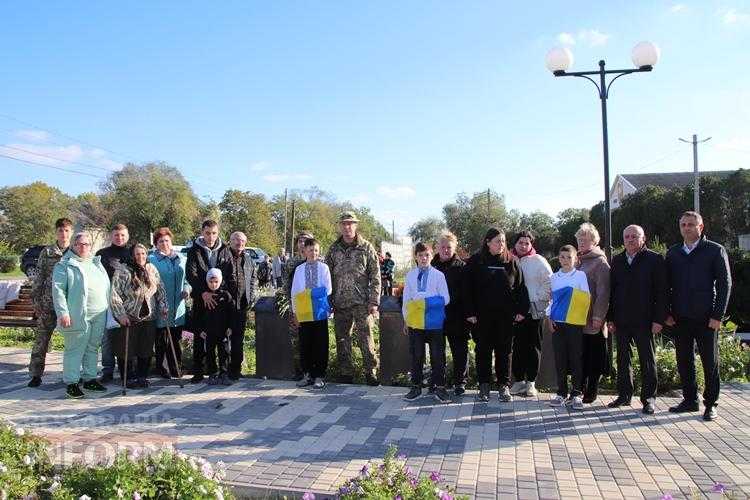 Без права на забуття: в Залізничному Болградської громади відкрили Алею Слави на честь загиблих героїв-земляків