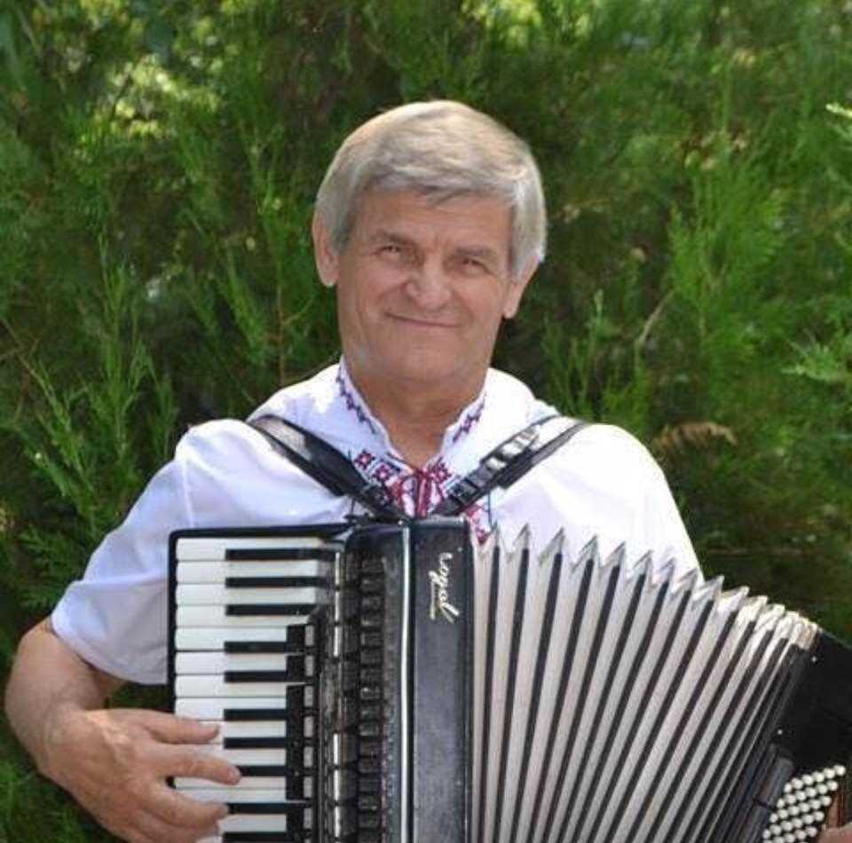 Юний гармоніст з Болградської громади отримав цінний подарунок від Заслуженого артиста України