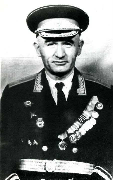 Генерал Петро Григоренко Радянський офіцер, комуніст, антисталініст, захисник і друг кримськотатарського народу, член Московської Гельсінської Групи і Закордонного Представництва УГГ,