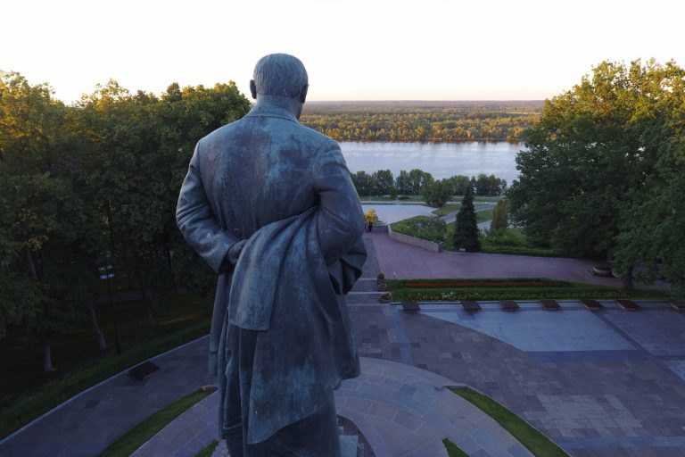 Меморіальний комплекс на могилі Тараса Шевченка.