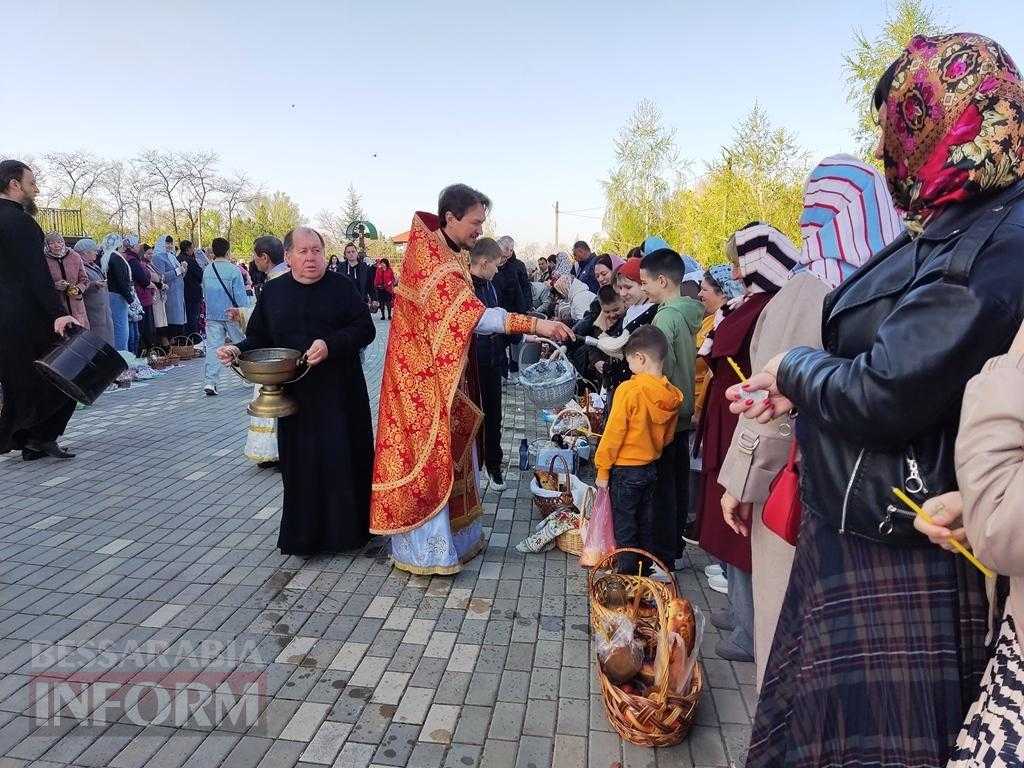 Світло Пасхи у Болграді: молитви за мир і надія на повернення захисників