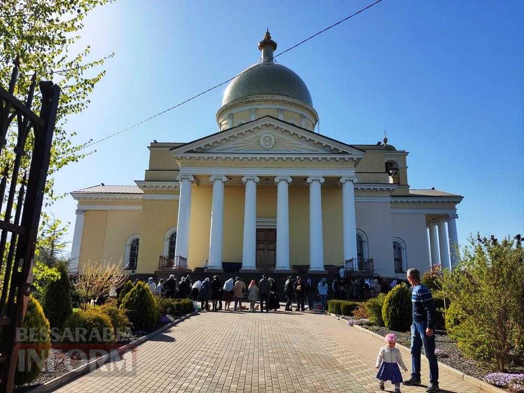 Світло Пасхи у Болграді: молитви за мир і надія на повернення захисників