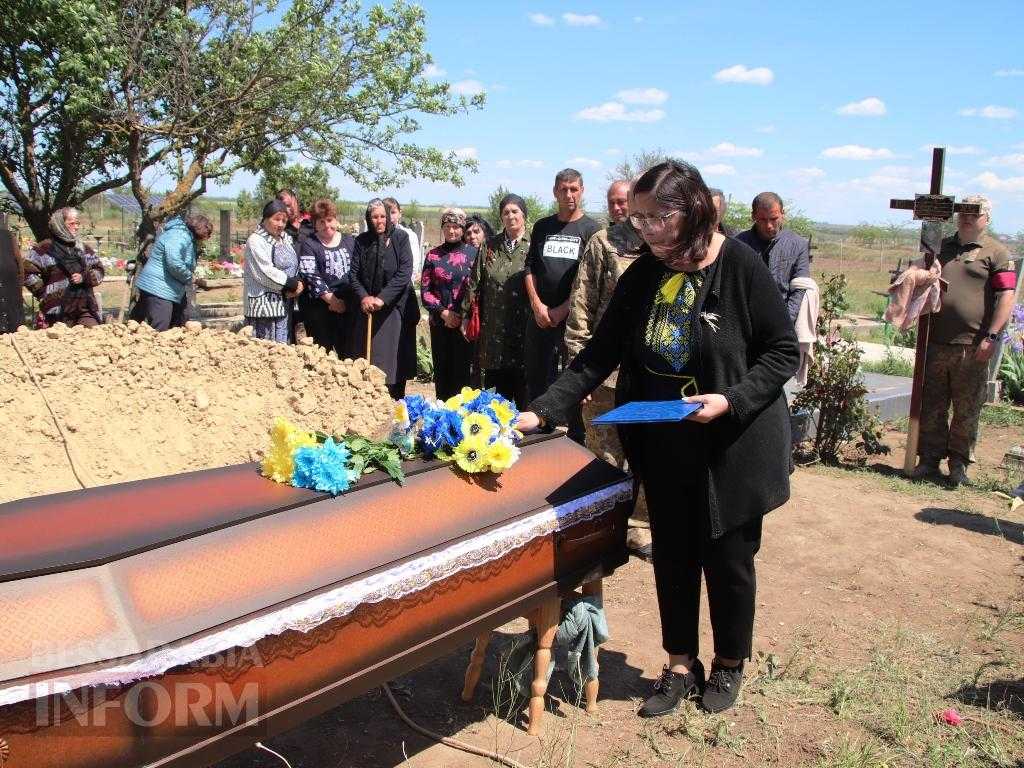 В Болградській громаді провели в останню путь Захисника Валентина Булгару