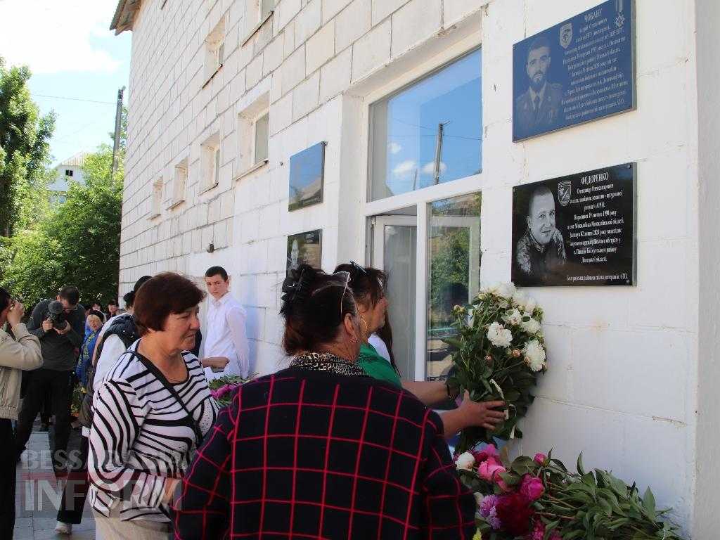 У Оксамитному Болградської громади відкрили меморіальні дошки героям, які не повернулися з війни