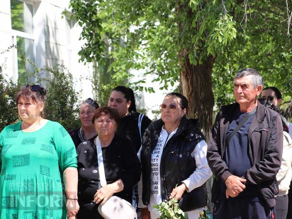 У Оксамитному Болградської громади відкрили меморіальні дошки героям, які не повернулися з війни