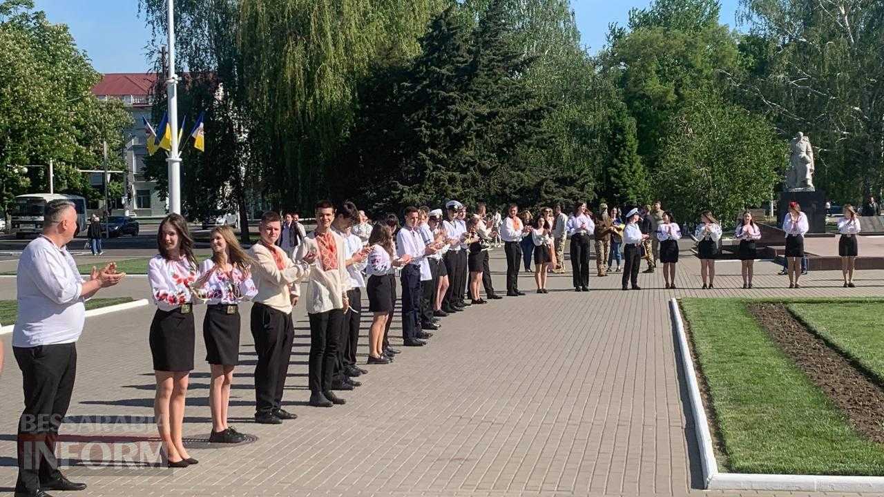 В Ізмаїлі День Вишиванки відзначили ланцюгом єдності