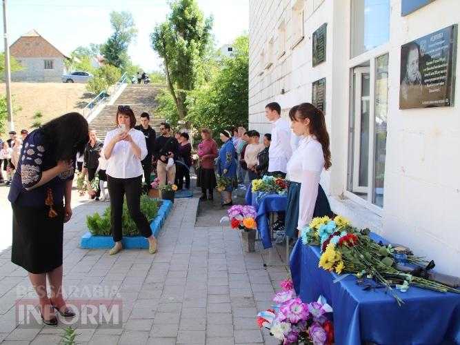 У Оксамитному Болградської громади відкрили меморіальні дошки героям, які не повернулися з війни