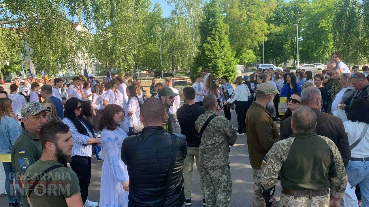 В Ізмаїлі День Вишиванки відзначили ланцюгом єдності