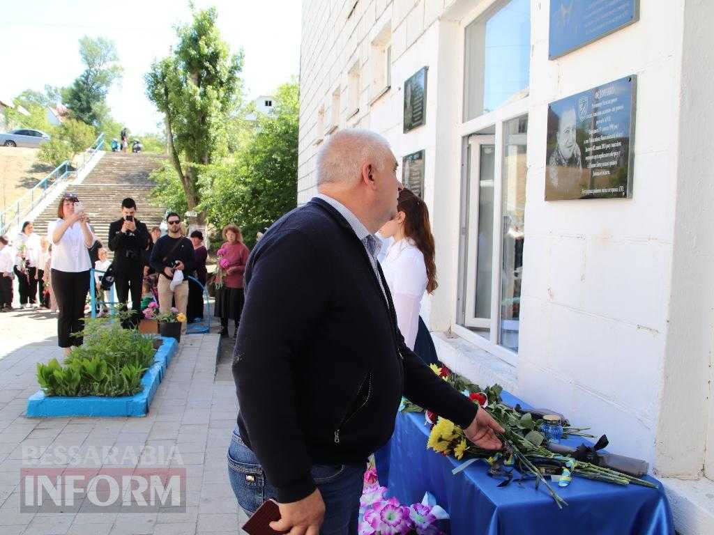 У Оксамитному Болградської громади відкрили меморіальні дошки героям, які не повернулися з війни
