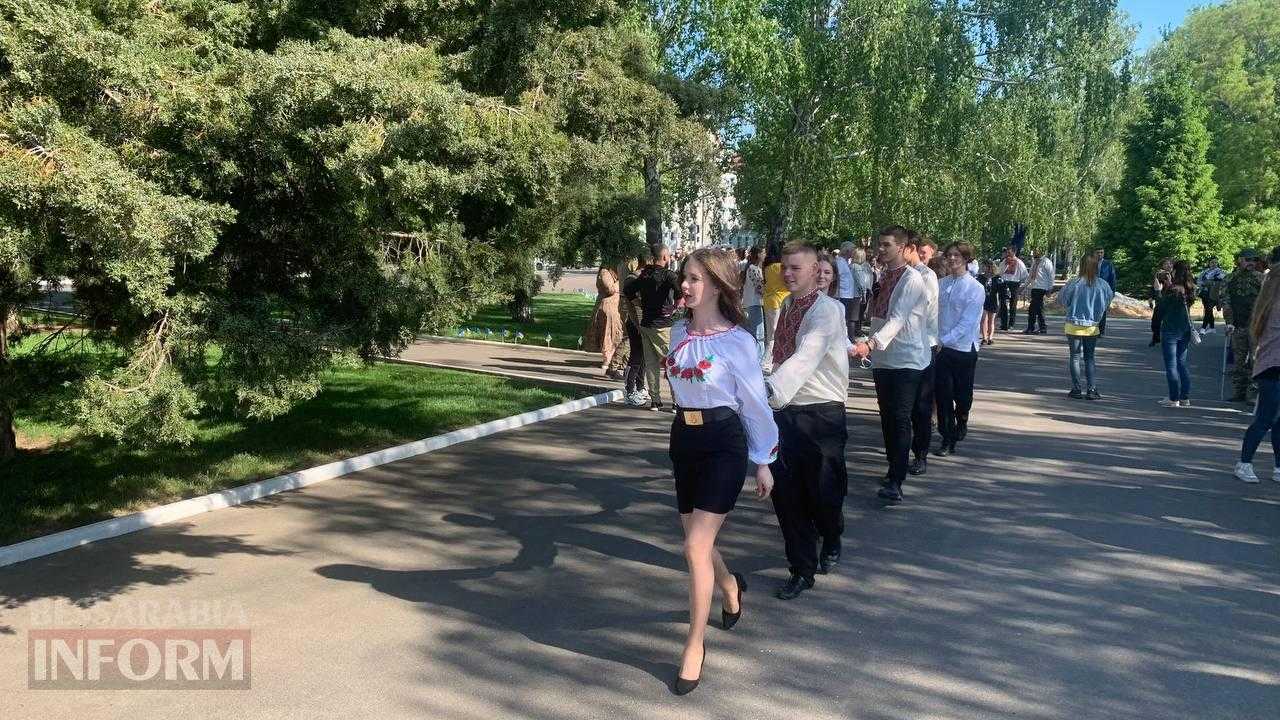 В Ізмаїлі День Вишиванки відзначили ланцюгом єдності
