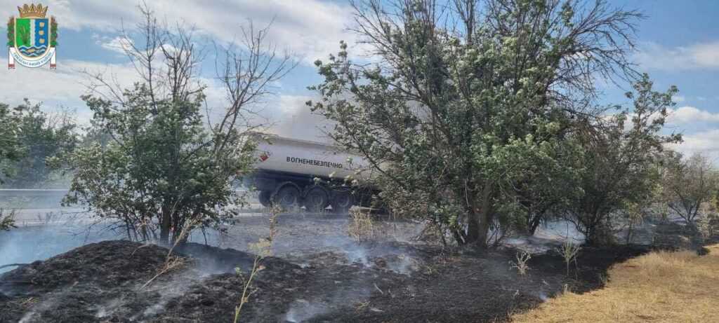 На трасі Одеса-Рені поблизу Утконосівки спалахнув бензовоз. Рух транспорту обмежений