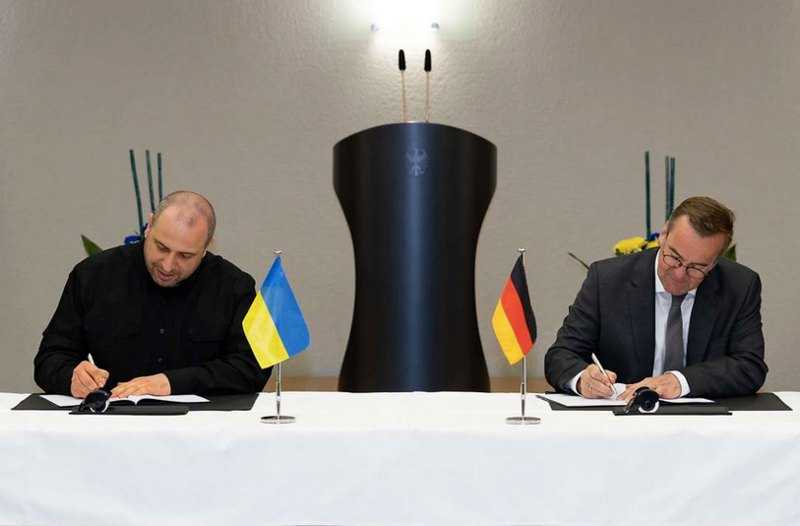  Міністри оборони Німеччини та України Борис Пісторіус і Рустем Умєров у Берліні підписали угоду про фінансування далекобійної зброї українського виробництва (укладено контракти між Києвом і німецькою збройовою промисловістю).