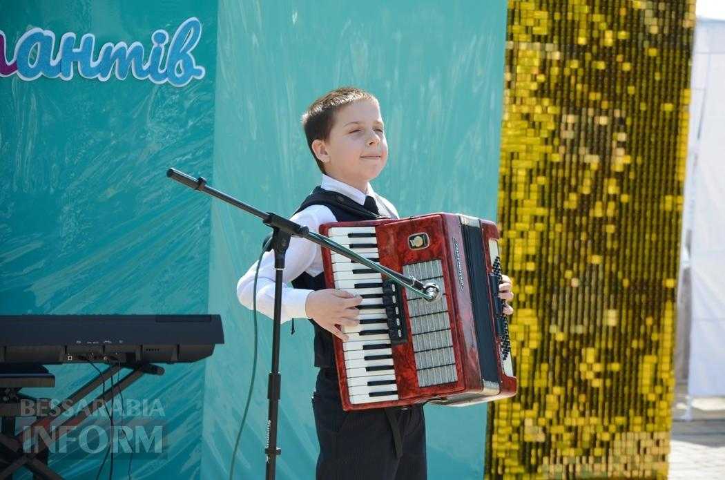 Літо у Кілії розпочалося з яскравого фестивалю талантів та подарунків від "Фонда Добра та Любові"