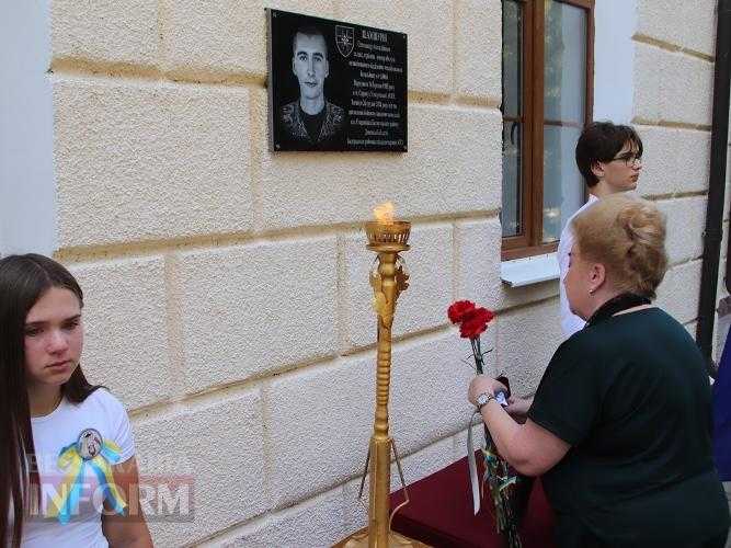 Його ім’я назавжди в серці гімназії: в Болграді відкрили меморіальну дошку Захиснику Олександру Шамшуріну