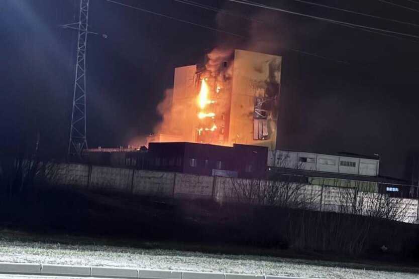 Дрони у ніч на 5 квітня атакували важливий об'єкт російського ВПК підприємство «Оптиковолоконные Системы» у місті Саранськ РФ. 