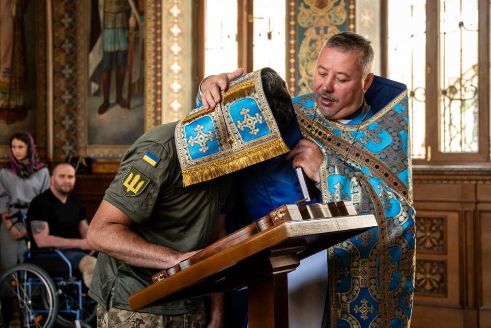 Воїни не повинні сповідатися в тому, що знищують ворогів - це не гріх. 