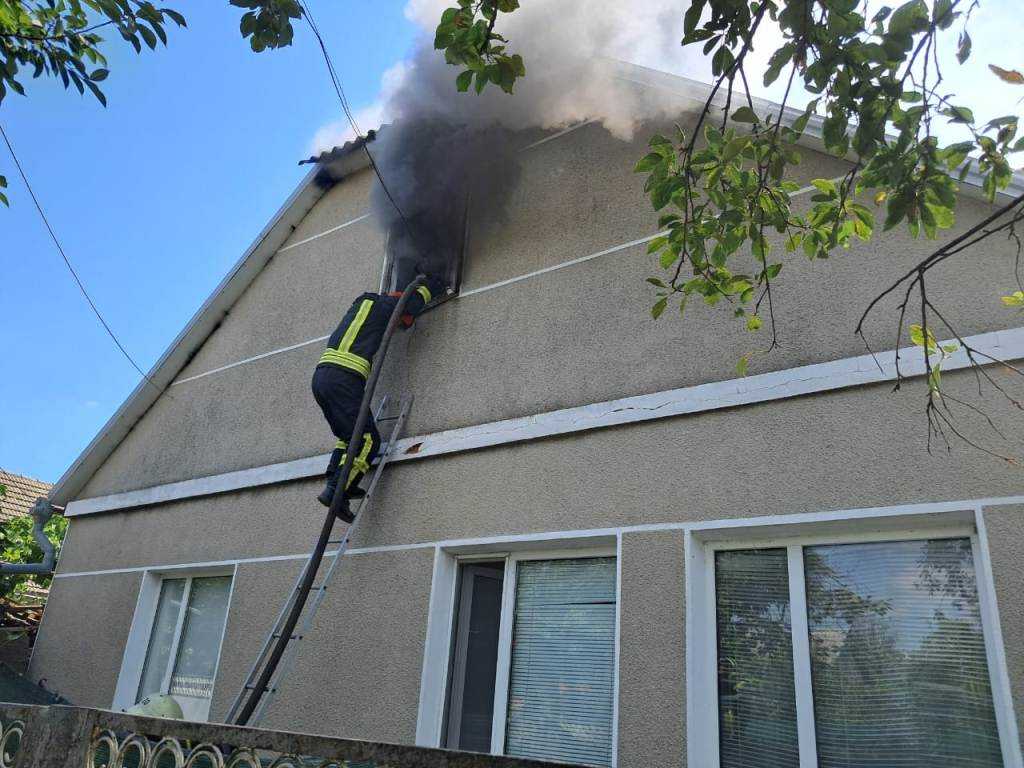 В Ізмаїлі спалахнула пожежа у приватному будинку