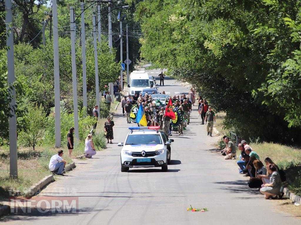 «Сашко з нами, поки ми пам’ятаємо»: Болград провів в останню путь свого захисника Олександра Бур’янова