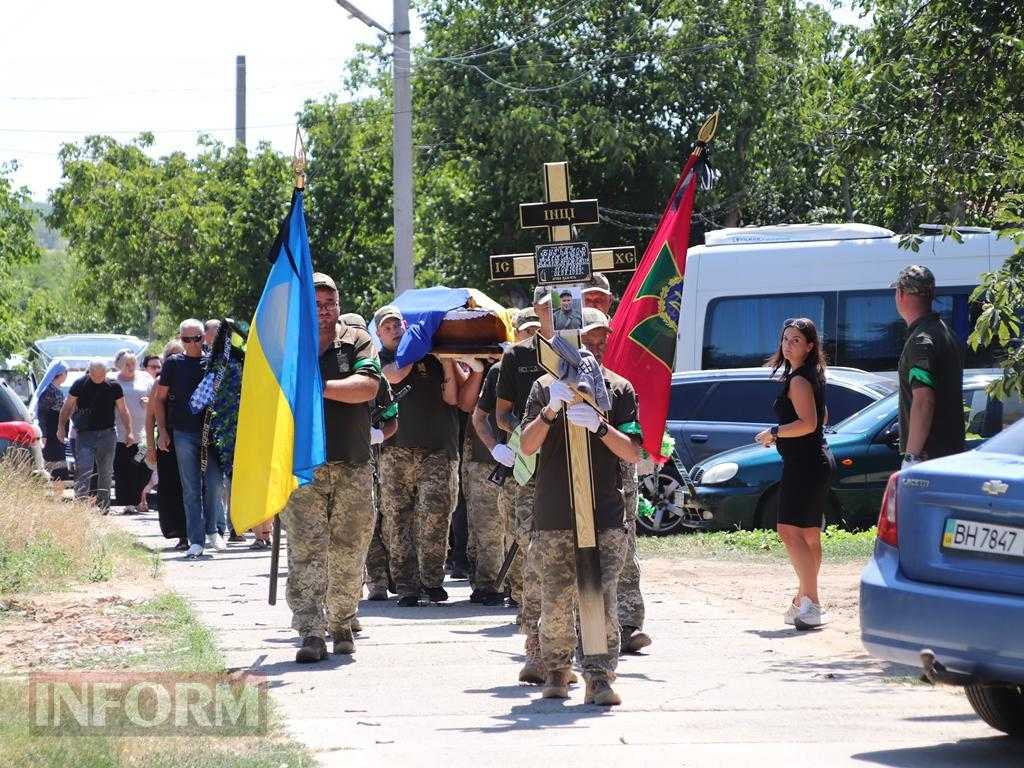 «Сашко з нами, поки ми пам’ятаємо»: Болград провів в останню путь свого захисника Олександра Бур’янова