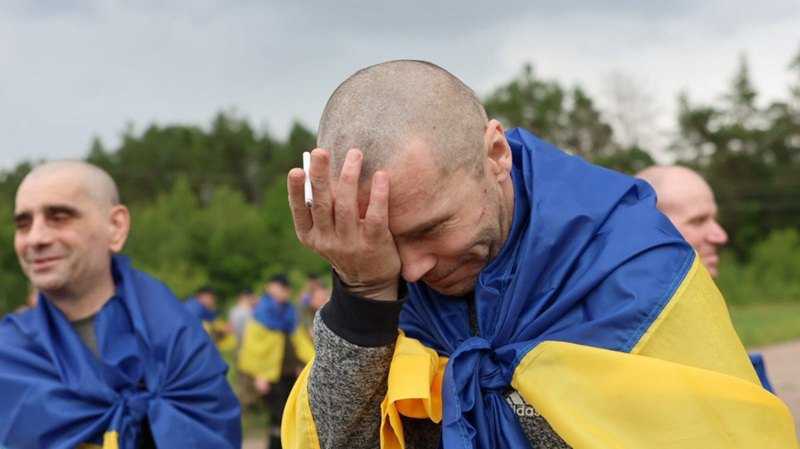 Звільнені українські захисники після обміну полоненими, 19 червня 2025 року.