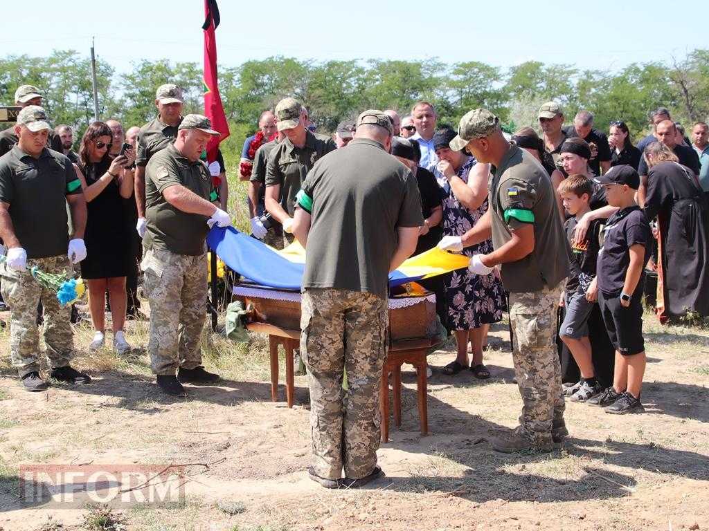 «Сашко з нами, поки ми пам’ятаємо»: Болград провів в останню путь свого захисника Олександра Бур’янова