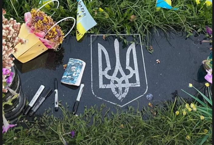В Ізмаїлі розмалювали меморіал памʼяті: «художник» виявився несподіваним