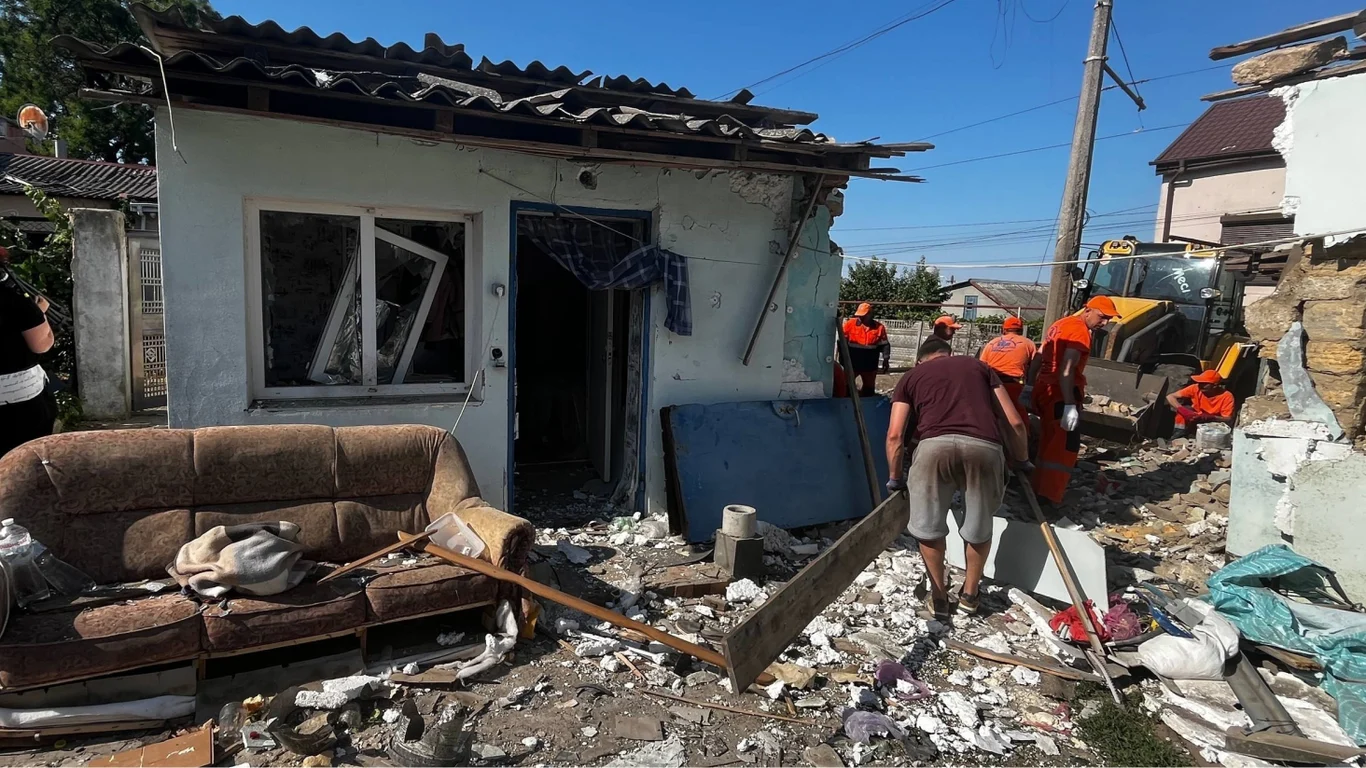 Одеса після удару: зруйновані домівки, знищені гаражі (фото)