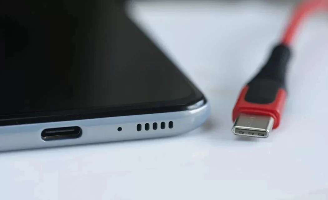 телефон з USB Type-C