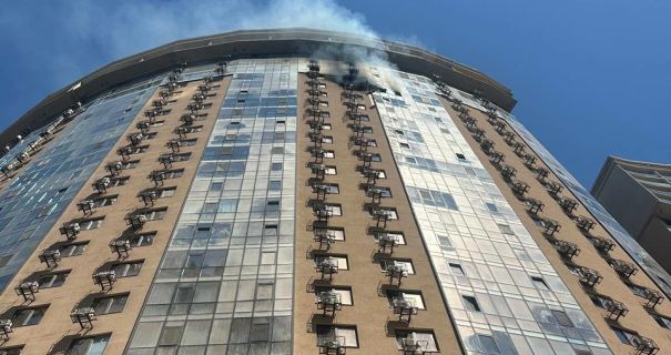 Одеса під обстрілом: РФ влучила в житловий будинок, двоє поранених