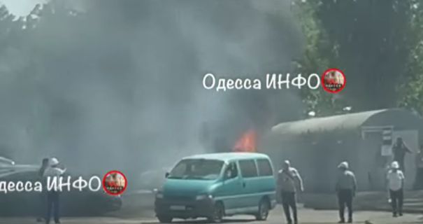 Росіяни атакували Одесу: повідомляють про влучання в укриття з людьми.